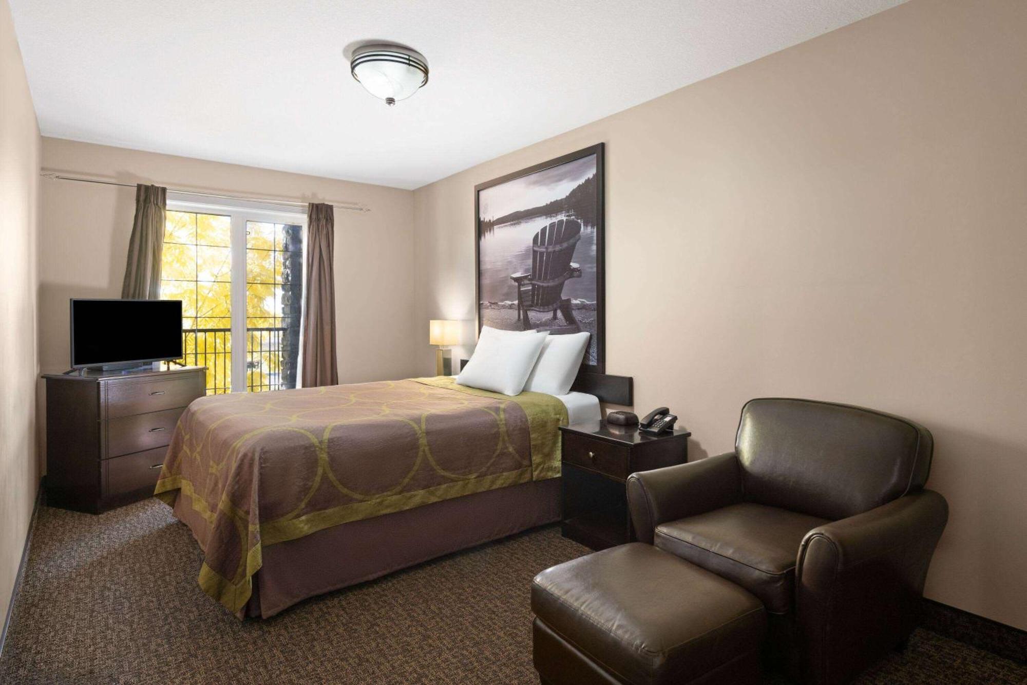 Super 8 By Wyndham Fort Mcmurray Eksteriør bilde