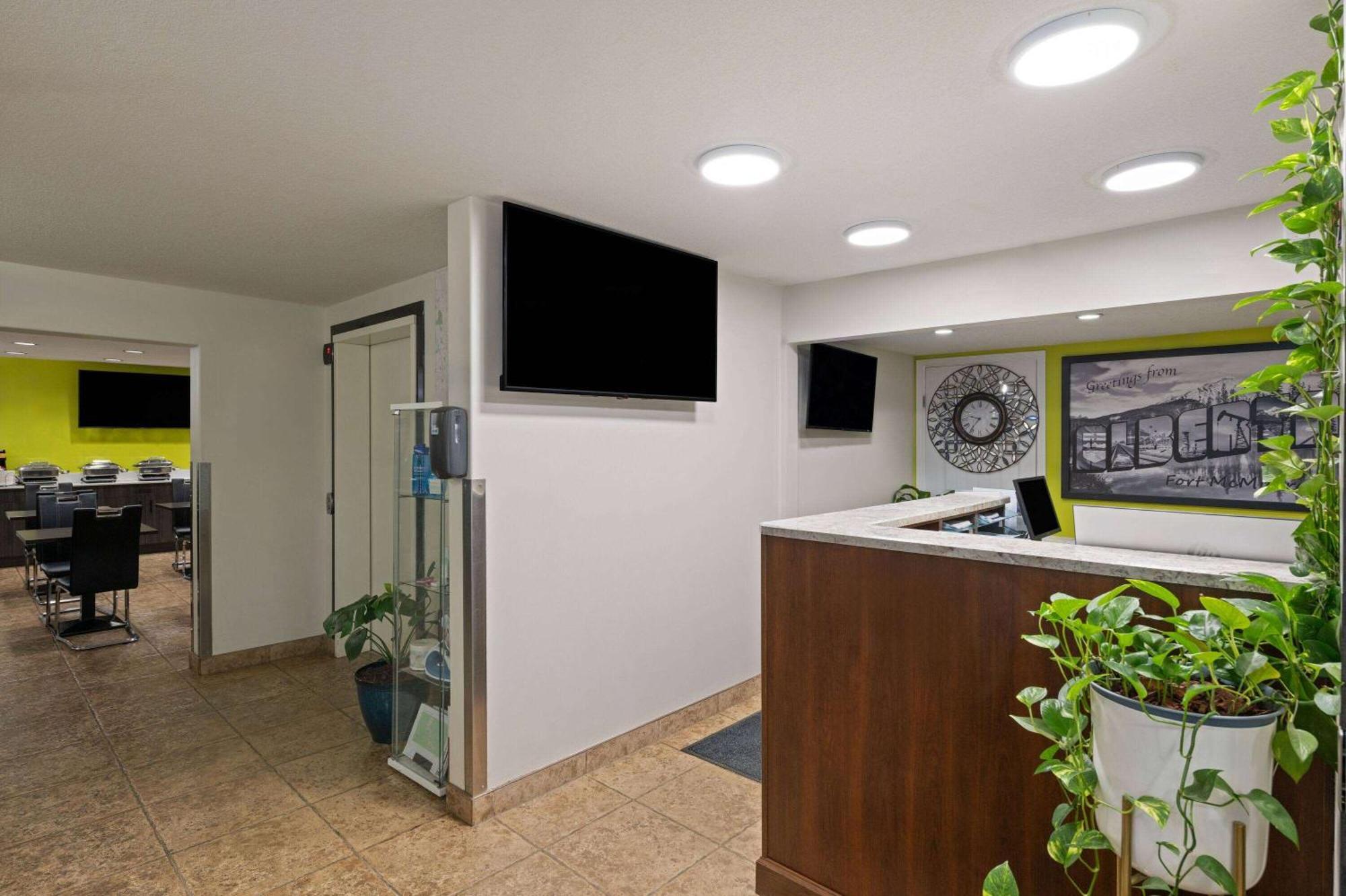 Super 8 By Wyndham Fort Mcmurray Eksteriør bilde