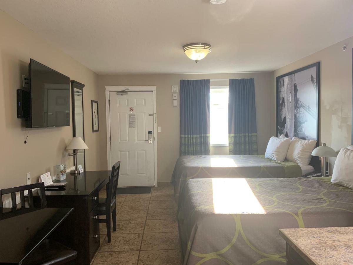 Super 8 By Wyndham Fort Mcmurray Eksteriør bilde